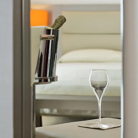 Hotel Chez Le Sourire 4*